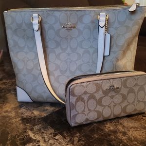 Coach signature tote w/wallet